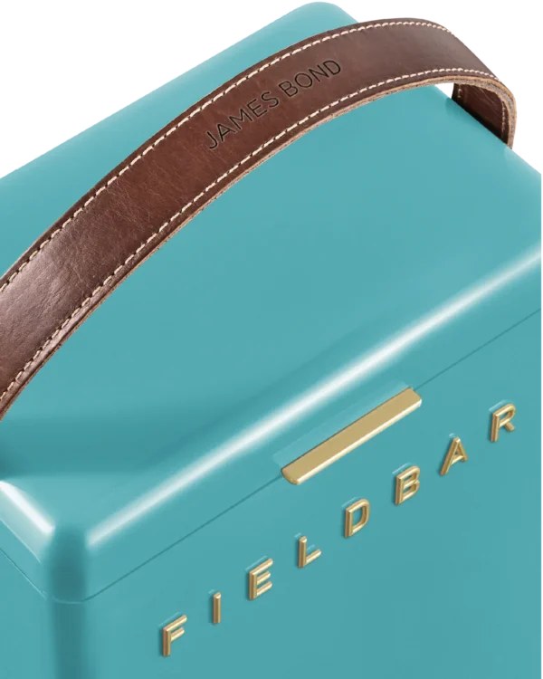 DB_BB_04_-_Personalisation_1600x2000_WEB-2.webp Cooler Box Set & Field Bottle / Bazaruto Blue