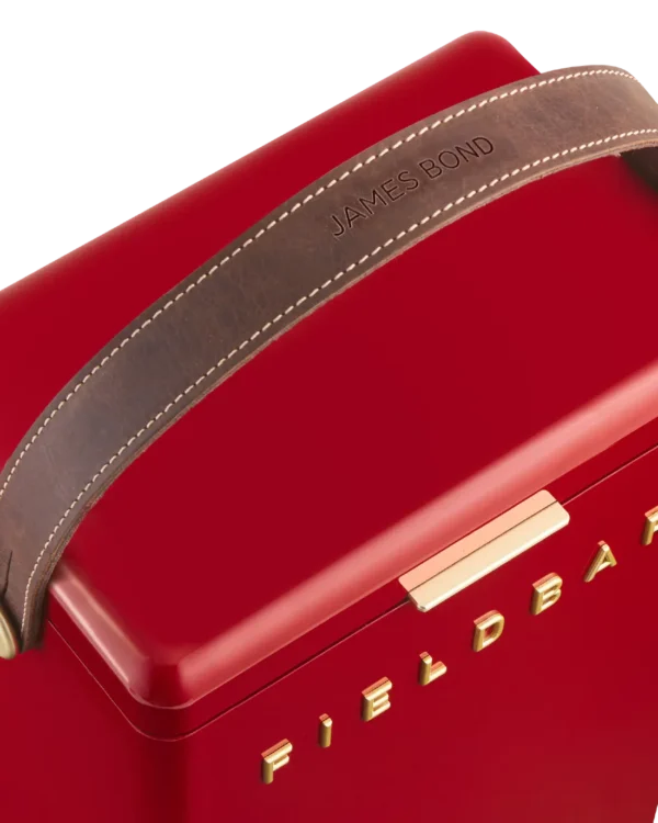 DB_LR_04_-_Personalisation_1600x2000_WEB-1.webp Cooler Box Set & Field Bottle / Lobster Red